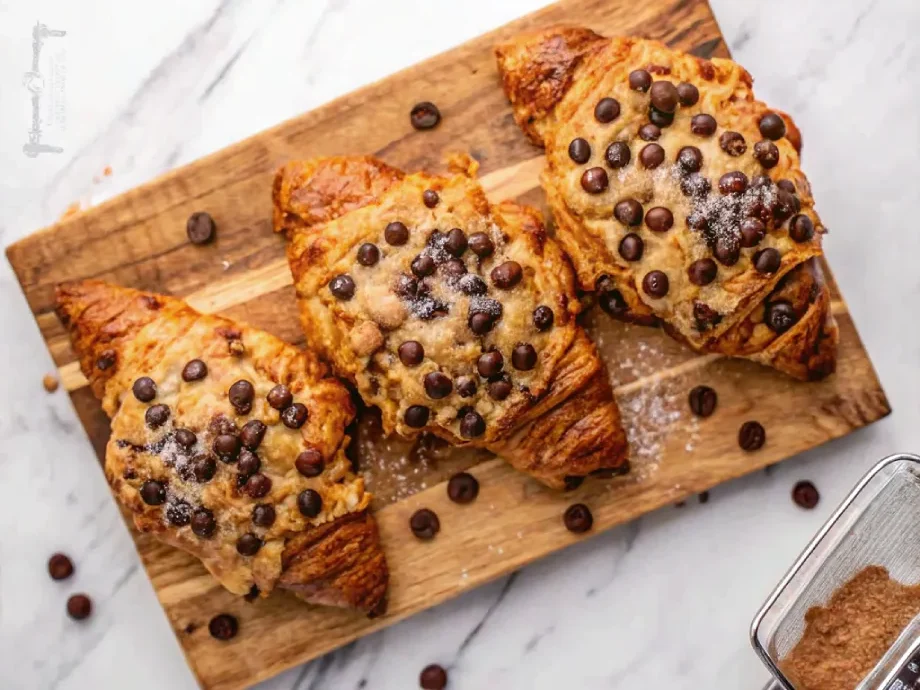 le crookie on a wooden board.